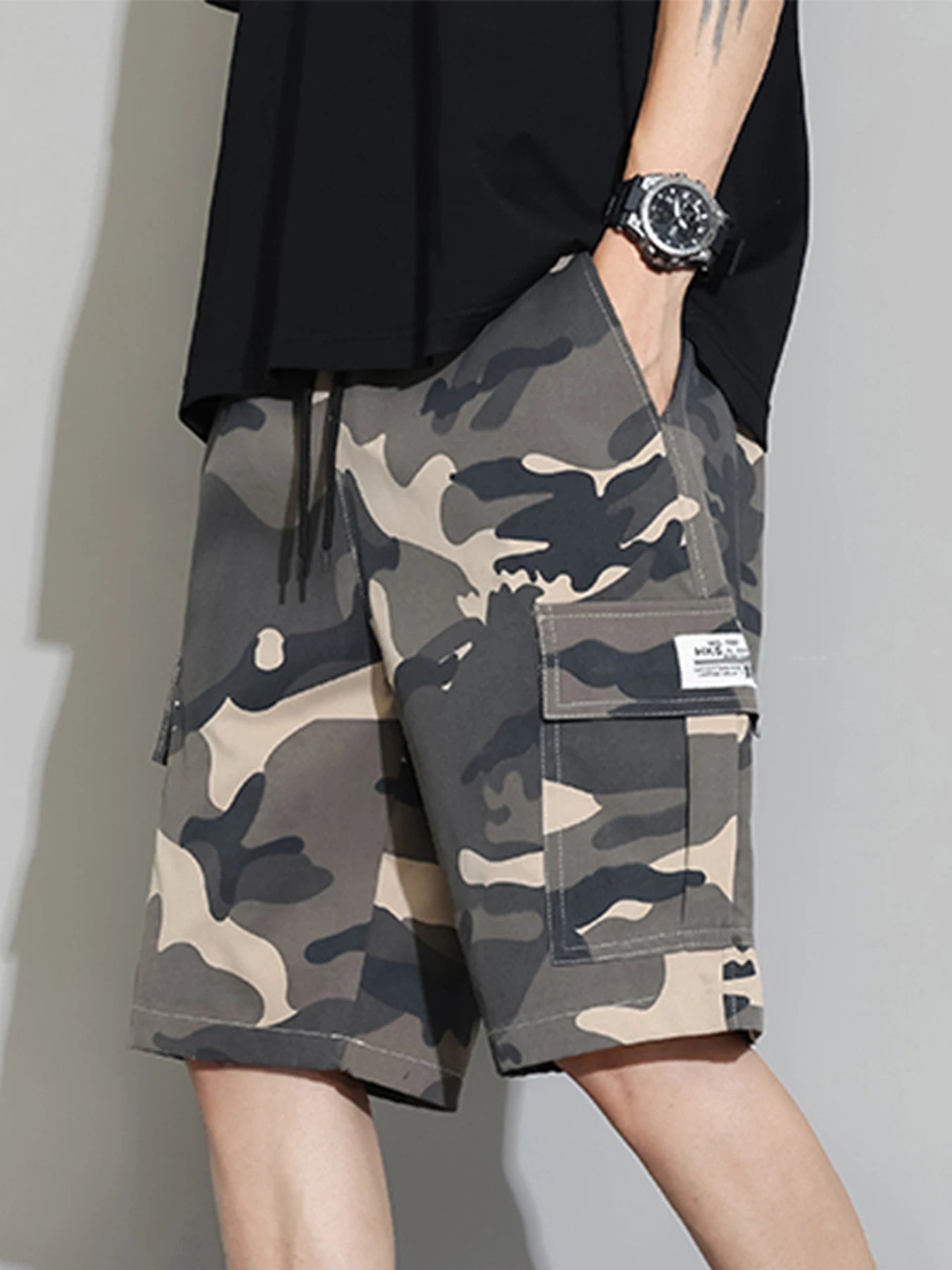 Men's camouflage workwear shorts with casual elastic waistband and drawstring design, classic work shorts with large pockets, co