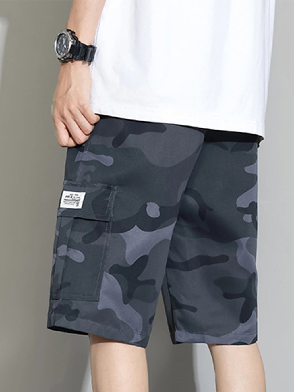 Men's camouflage workwear shorts with casual elastic waistband and drawstring design, classic work shorts with large pockets, co