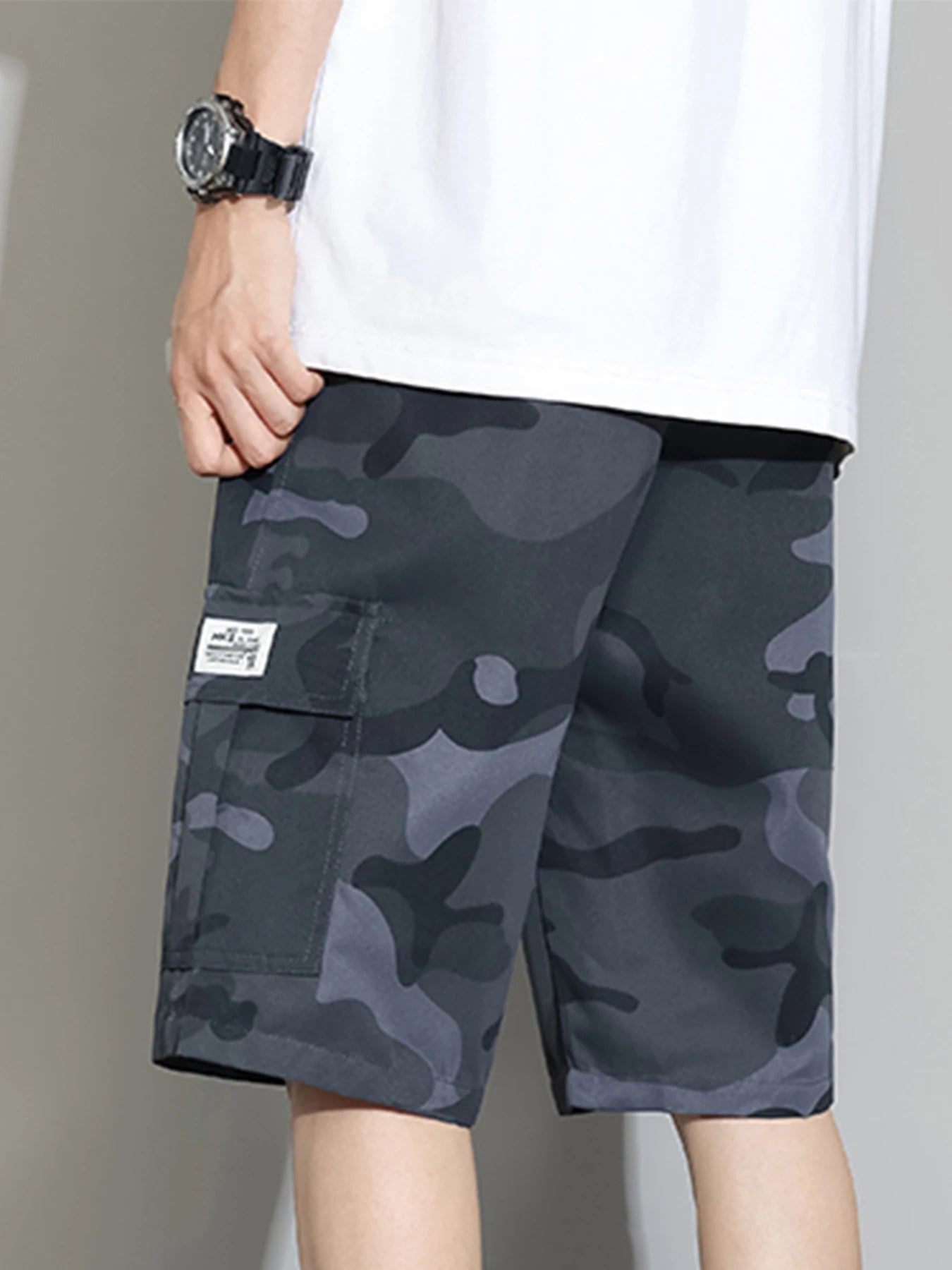 Men's camouflage workwear shorts with casual elastic waistband and drawstring design, classic work shorts with large pockets, co