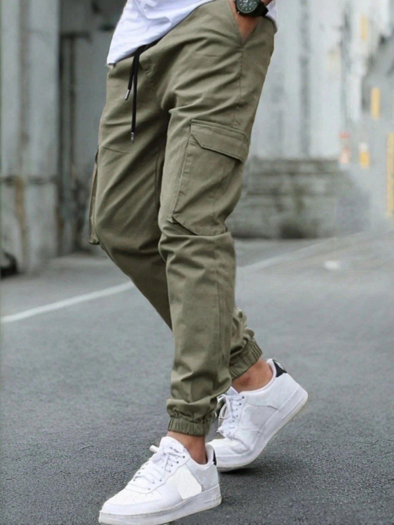 Men's Slim Fit Elastic Waist Cargo Pants Multi-Pockets Cuffed Hem Comfortable for Casual Outdoor Wear