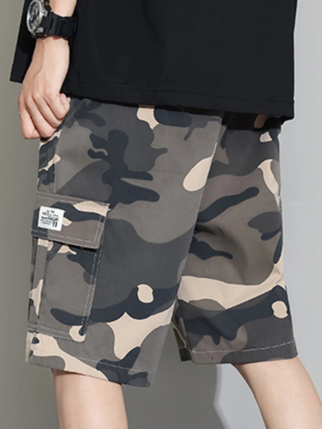 Men's camouflage workwear shorts with casual elastic waistband and drawstring design, classic work shorts with large pockets, co
