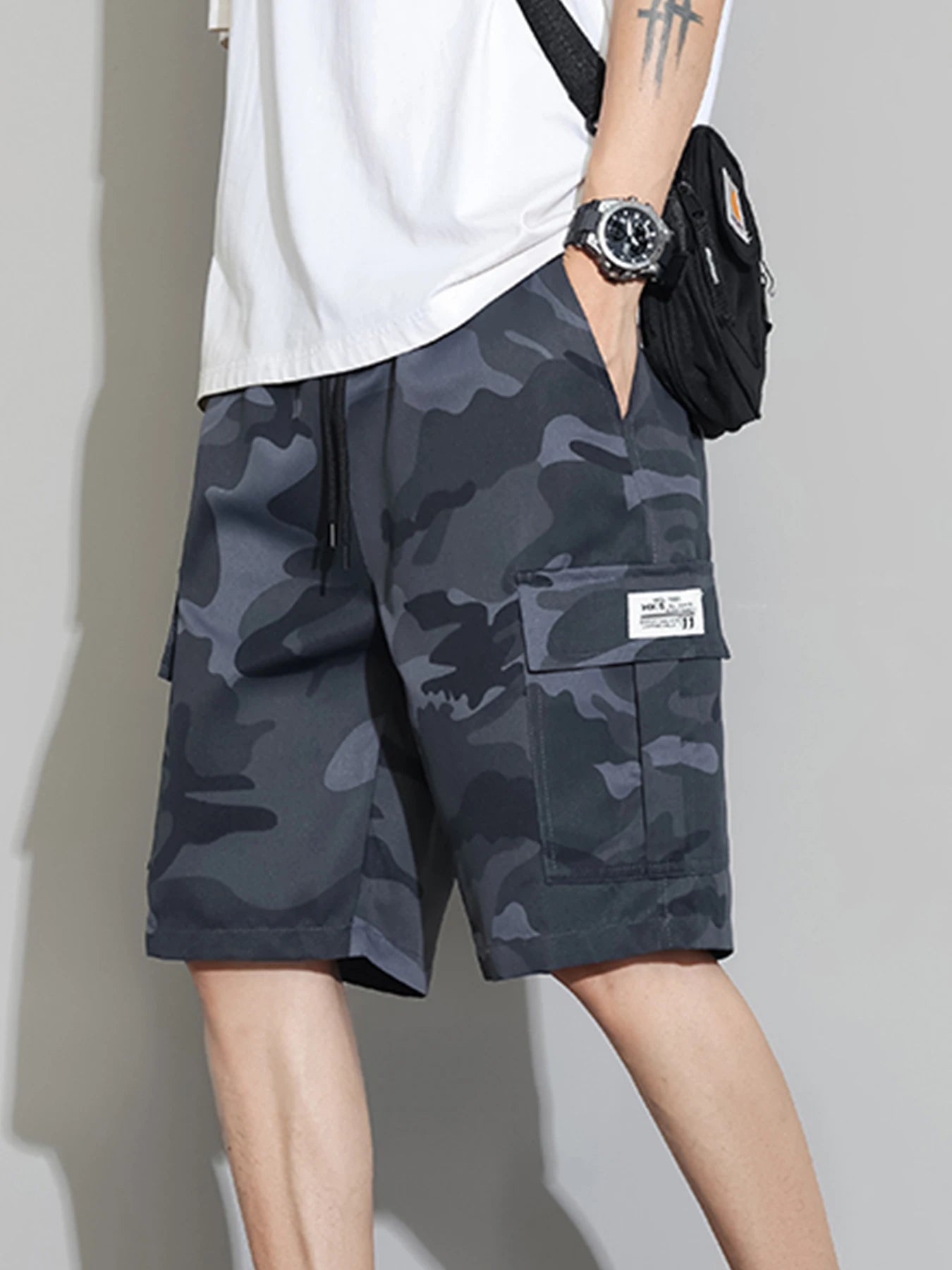 Men's camouflage workwear shorts with casual elastic waistband and drawstring design, classic work shorts with large pockets, co