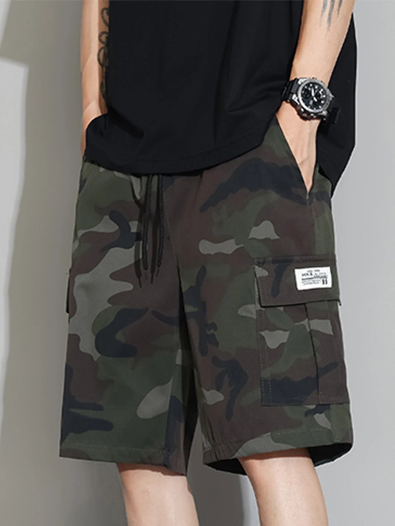 Men's camouflage workwear shorts with casual elastic waistband and drawstring design, classic work shorts with large pockets, co